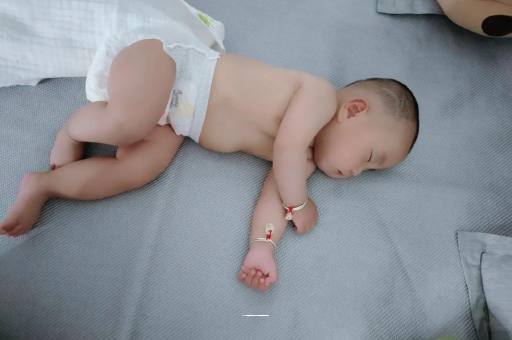 代怀包生男孩医院宝宝多久会坐